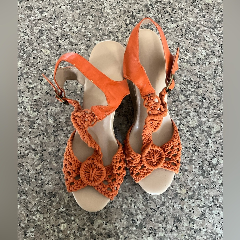 Hot tomato wedge heel shoes ladies sz 8 1/2